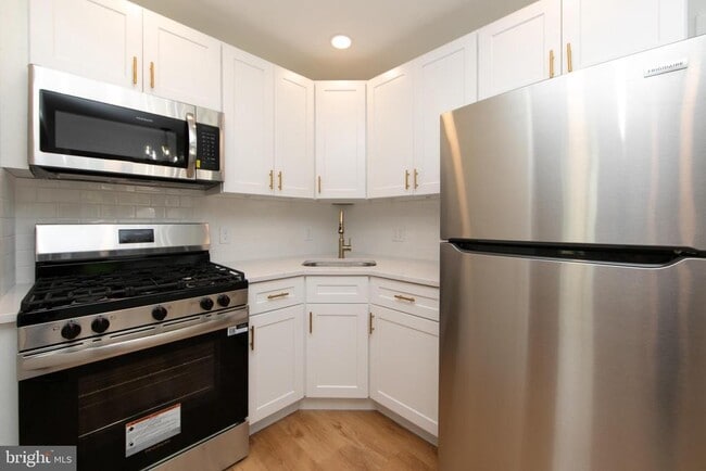 Photo - 32 Willis Ave