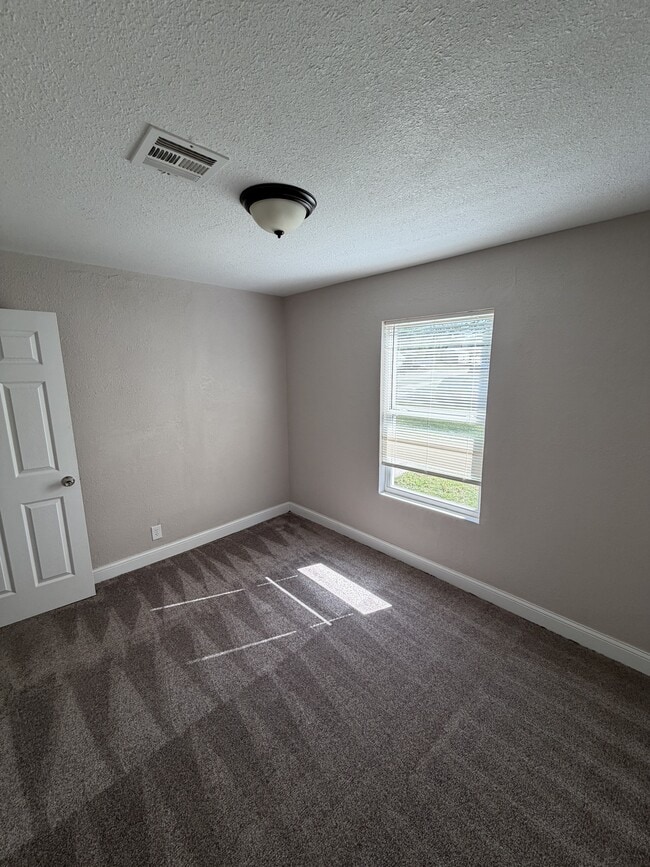 Photo - 1557 N Volutsia