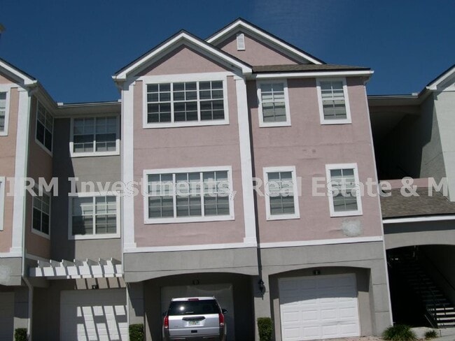 Building Photo - 2 bed 2 bath, available now, some furniture available, stainless steel app.