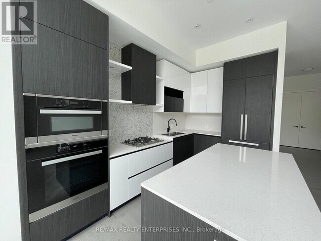 Photo - 55 Port St E Unit 103