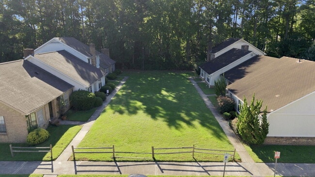 126 Oakmont Dr