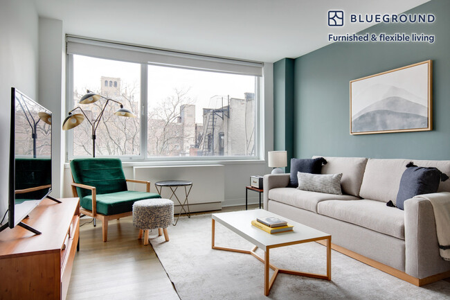 Building Photo - 200 E 11th St Rental