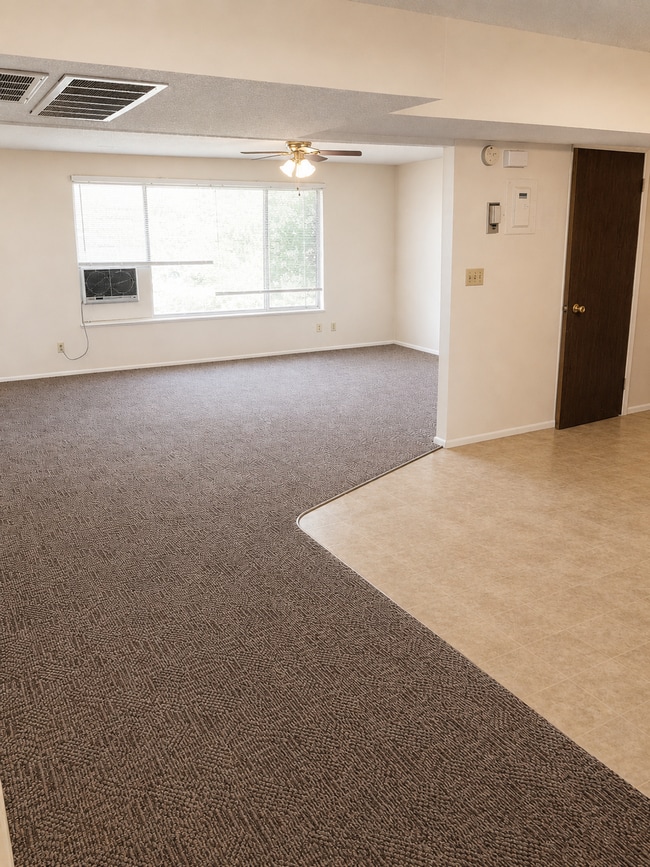 Photo - SINGLE FAMILY HOUSING - 2 bed/1 bath just off of University Parkway in Orem Unit 7