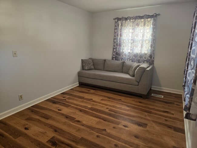 Upstairs living room - 1536 Arling Ave