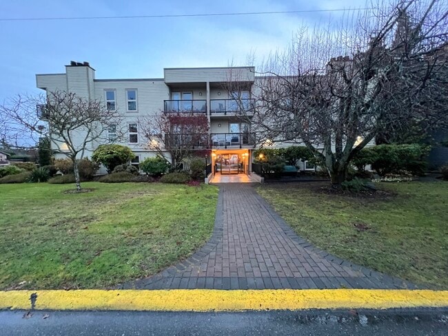 160-160 Vancouver Ave