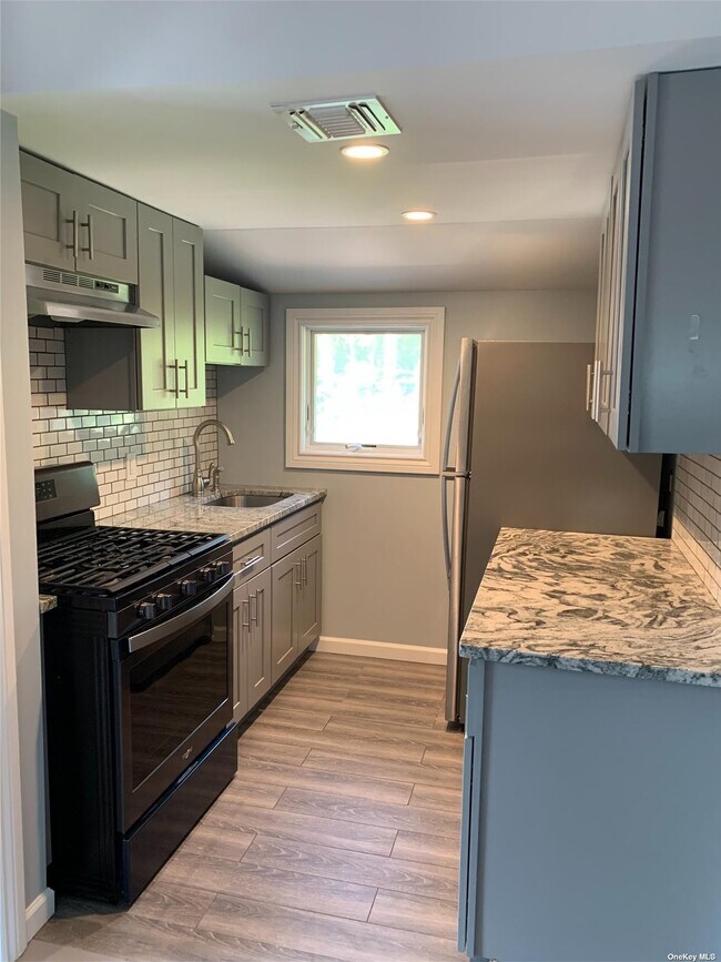 Photo - 1354 N Windsor Ave