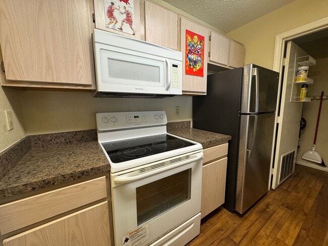 Photo - Modern 2-Bed/2-Bath Condo in Gated Communi...