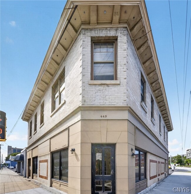 Building Photo - 447 E Washington St