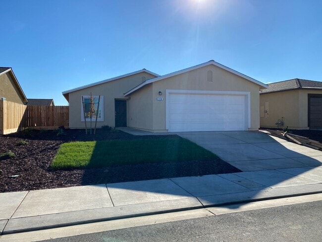 Modern 3-Bedroom, 2-Bath Home with Spaciou... - Modern 3-Bedroom, 2-Bath Home with Spaciou...