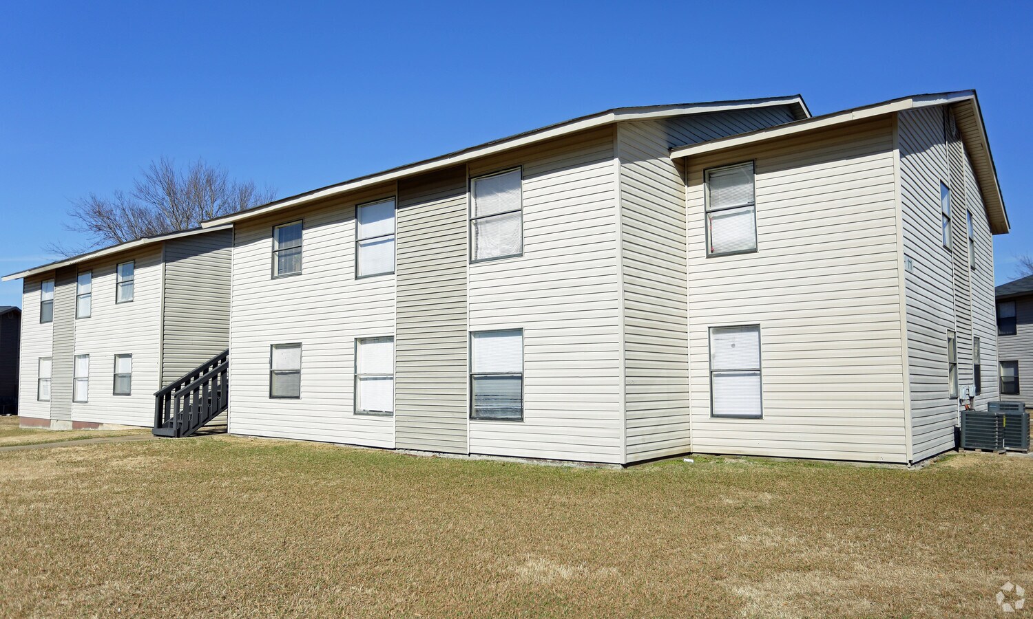 Pine Oaks Apartments - Pine Oaks Apartments
