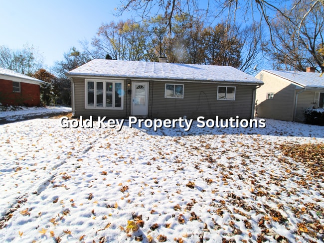 Building Photo - Spacious 3 BR 1 BA Ranch with Main-Level L...