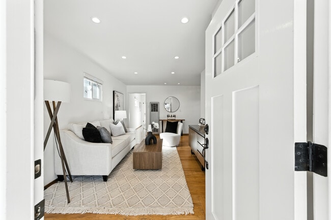 Building Photo - 370 Beresford Ave Rental