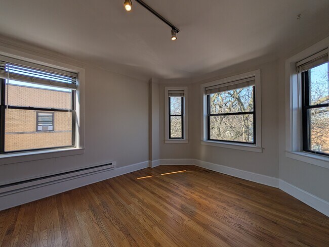 Photo - 2329 N Rockwell St Unit 2327-3A