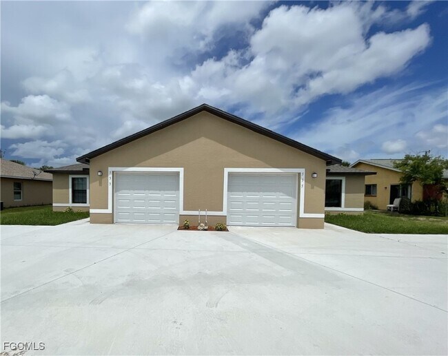 Building Photo - 533 SE 6th Pl