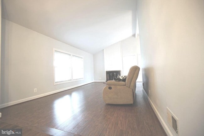 Photo - 322 Sugarland Run Dr