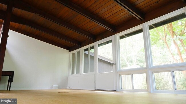 Photo - 3333 Hemlock Dr