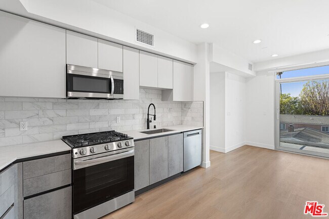 Photo - 160 Chestnut St