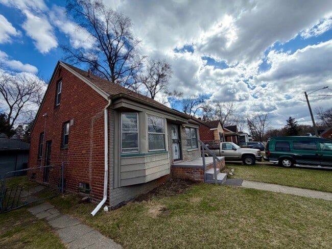 Photo - 3 Bedroom 1 Bath Welcome Section 8 Call 313-429-3244 Kpm Detroit