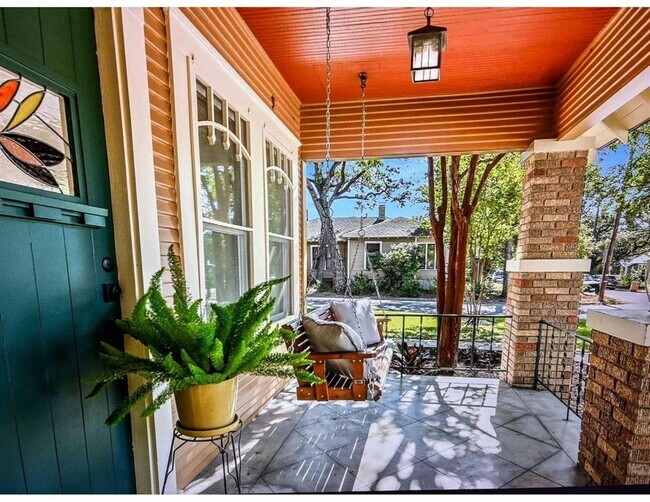 Photo - 106 E 35th St