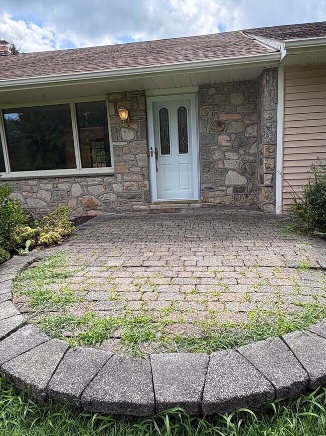 6 Patricia Ln