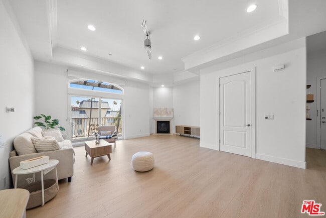 Photo - 309 S Mariposa Ave Unit 301