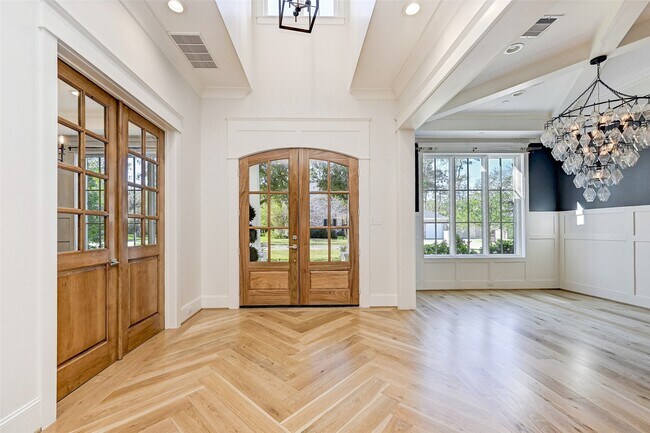 Photo - 718 Magdalene Dr