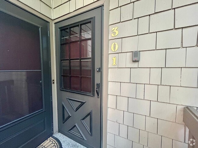 Building Photo - Spacious 2 Bedroom Condo Unit in North Sea...