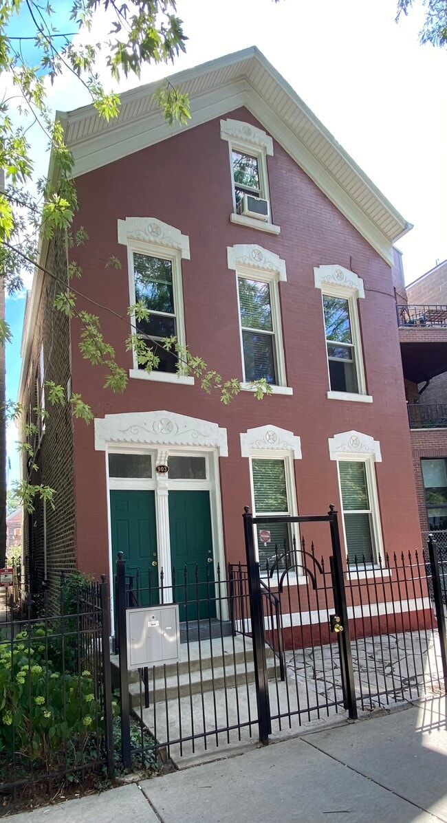 Buidling - 903 N Wood St Unit 1st Floor