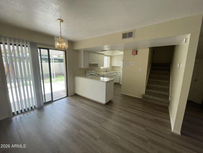 Photo - 613 N Pioneer Cir