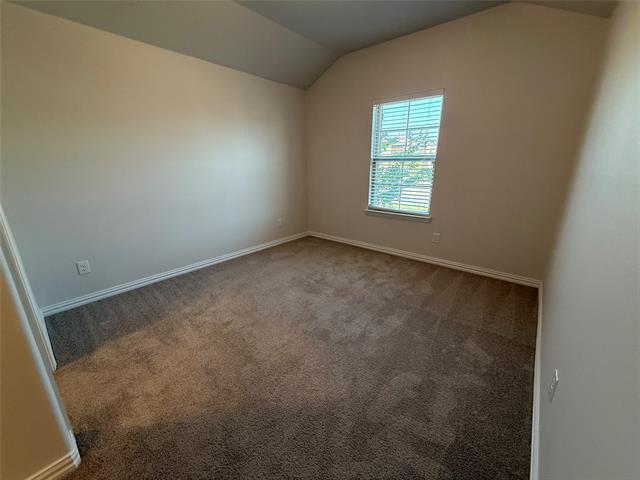 Photo - 2576 Russell St