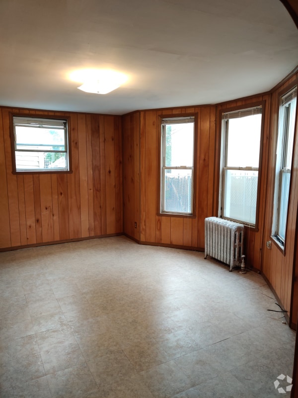 Building Photo - 599 E 2nd St Rental