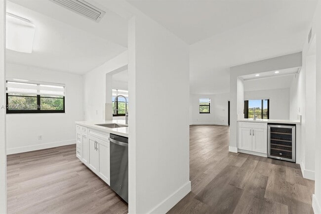Photo - 16171 Blatt Blvd Unidad 401