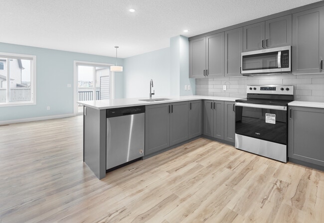 Photo - 1358 Erker Cres NW