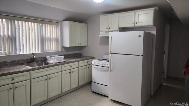 Photo - 611 E Park Ave Unit Lower Level 5 steps down