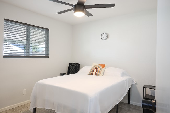 Photo - 1630 E 12th St