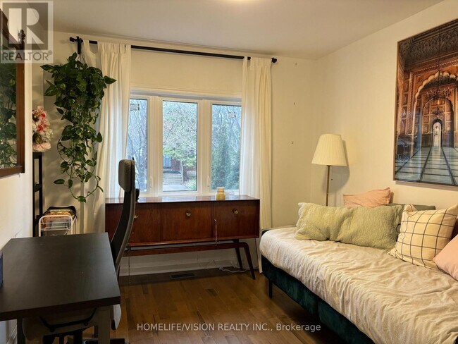 Photo - 143 Belgravia Ave