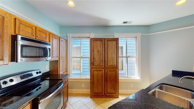 Photo - 409 Dinwiddie St