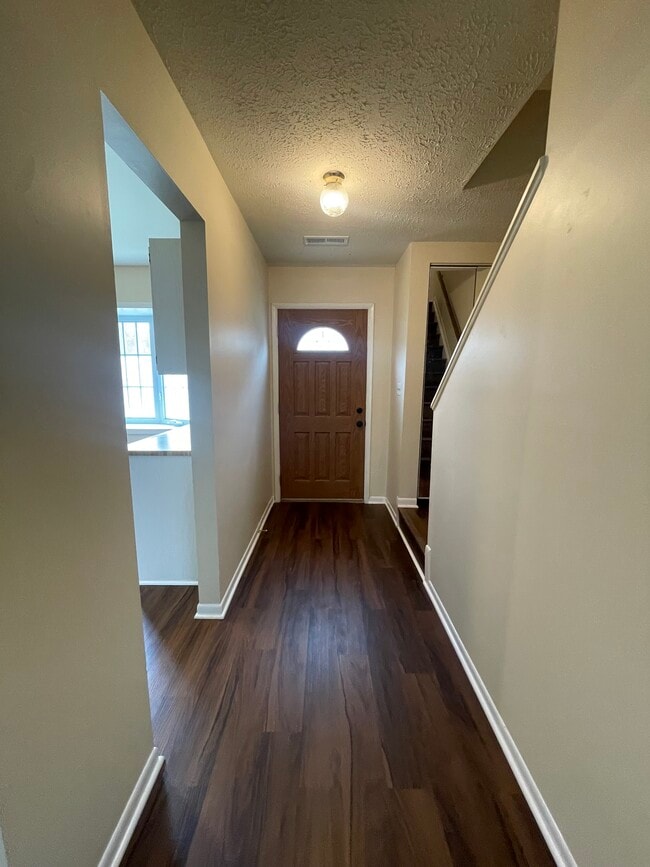 Entrada 2 - 8234 Roanoke Ct