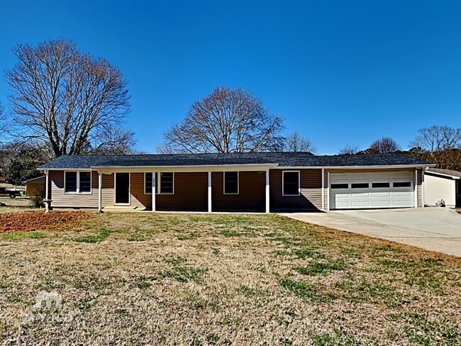 Building Photo - 3925 Maggie Dr SE