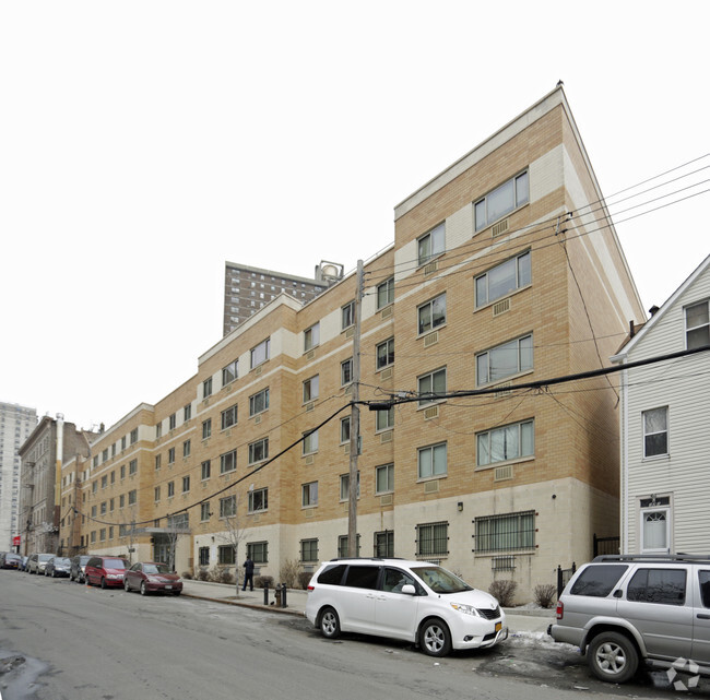 Photo - Courtlandt Avenue Apartments
