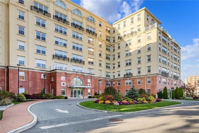 Building Photo - 10 Byron Pl Unit PH 814