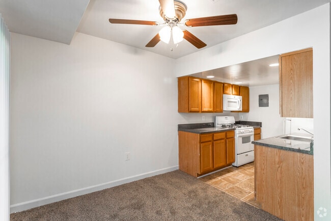 1 BR w/ Den, 1 BA - 925 SF