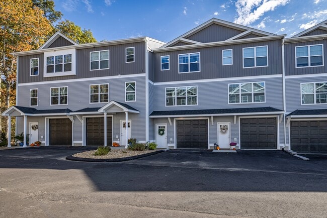 Building Photo - 94 N Bridebrook Rd Unit 201 Rental