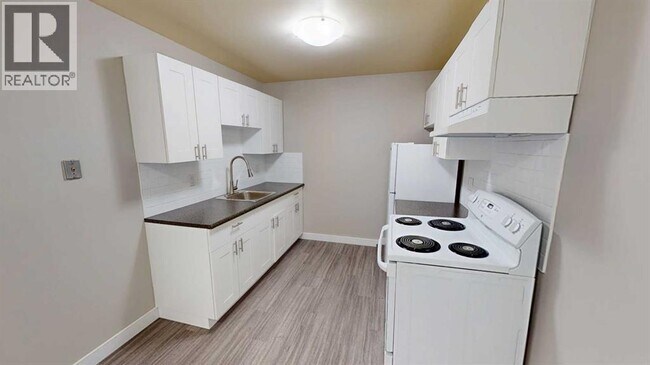 Photo - 9807-9108 108 Ave