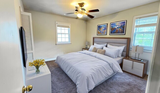 Building Photo - Near Sororities! - 2 Bed/1 Bath Flat on Baxter Unit 4