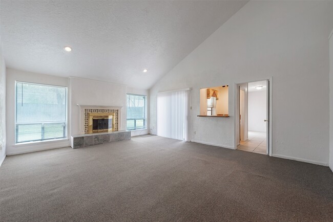 Photo - 1915 Mustang Springs Dr