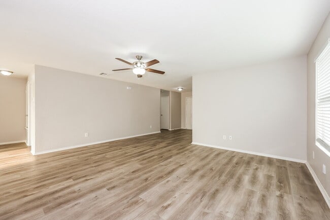 Photo - 413 Dakota Ridge Dr
