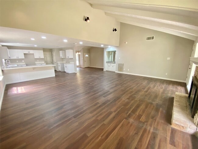 Photo - 2819 Colony Dr