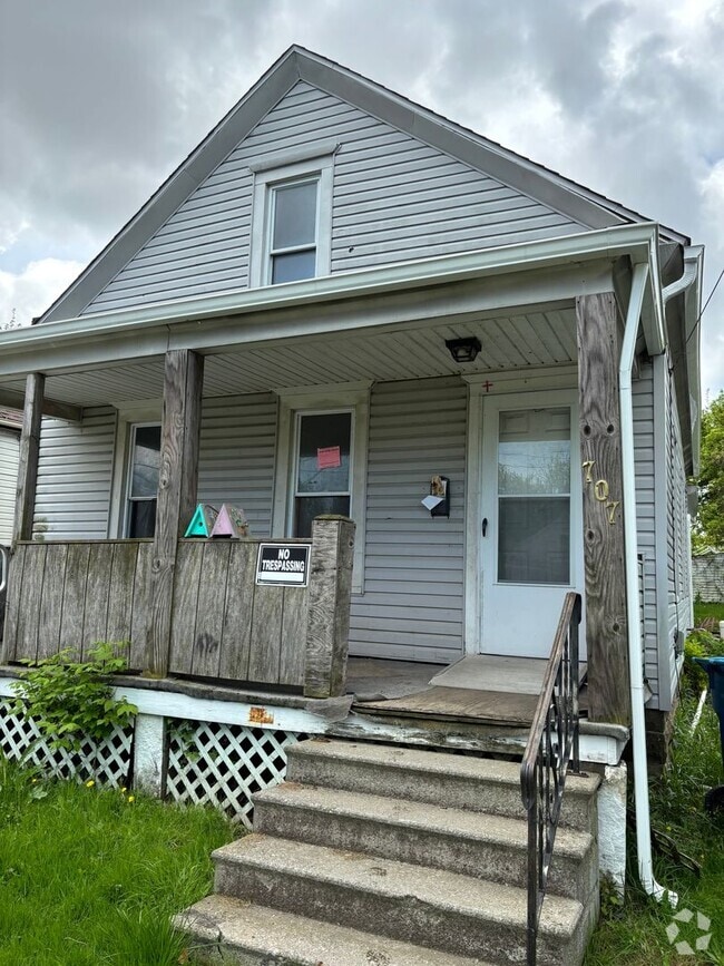 Building Photo - Section 8 Accepted! 3-bedroom home, perfec...