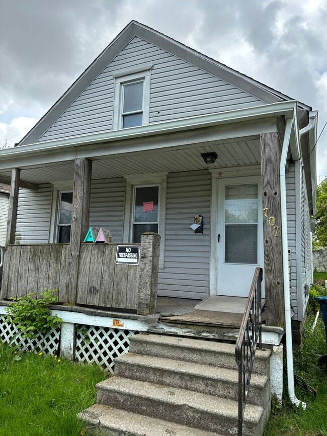 Building Photo - Section 8 Accepted! 3-bedroom home, perfec...